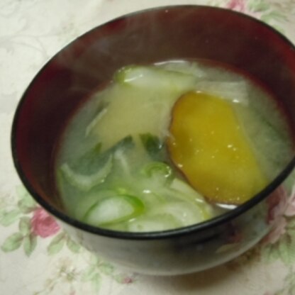 (。≧ω≦)ﾉｺﾝﾁｬ!!
う～ん美味しい❤
優しい薩摩芋の甘みと葱とワカメが満足度を高めてくれるね❤大阪は寒いわ～！そちらはどお？風邪引かない様にね❤感謝❤